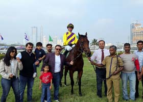 Trainer Altamash Ahmed and the winning connections leading in Invictor (David Allan up), winner of Y M Chaudhary Memorial Trophy at Mumbai on Sunday.