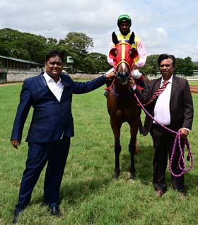 Anushtubha (Antony Raj S up) winner of the PASCHIMAVAHINI PLATE, being led in by trainer Rakesh on Wednesday races at Mysore.