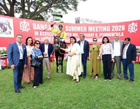D’Artagnan (Yash Narredu up), winner of Bangalore Derby is being led in by a host of owners including Vijay Shirke, breeder Ameeta Mehra and trainer Pesi Shroff.
