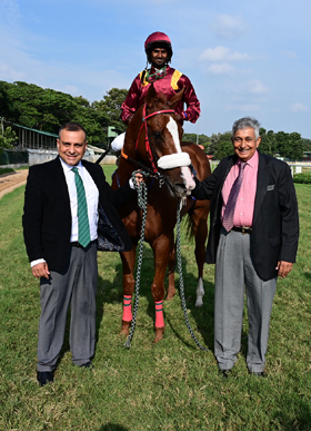Endeavour (Antony Raj S up) wiiner of the Mysore Dasara Sprint Championship Gr.3, being led in by Sarosh Mody and trainer Imtiaz A Sait on Thursday races at Mysore.
