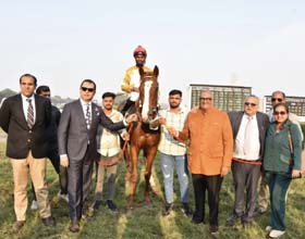 Haiden Soomar, Gautam Lala, Kishore Rungta, Vikram Bachawat, and Mrs Rashmee Amarsey leading in Arrived (Anthony Raj up), winner of Calcutta Derby Stakes at Kolkata on Sunday.