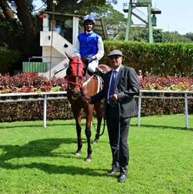Arjun Mangalorkar leading in Ilia (Aleemuddin up), winner of Vidurashwatha Plate at Bangalore on Saturday.