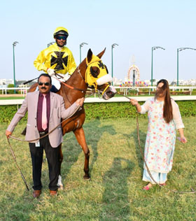 Trainer Anant Varsalya leading in Imperia (Ajeet Kumar up), winner of Prince of Berar Trophy (Div I), at Hyderabad on Monday.