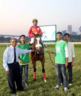 Trainer Ivor Fernandes leading in Alpha Gene (Trevor Patel up), winner of V P Koreganonkar Plate at Mumbai on Thursday. Photo credit Amit Gupta