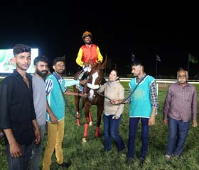 Nazak Chenoy leading in Shambala (Anthony Raj u p), winner of Byram N Jeejeebhoy Trophy at Mumbai on Thursday.