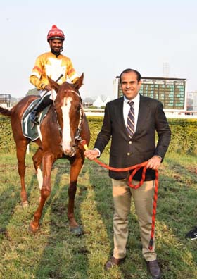  Haiden Soomar joyfully leads in Arrived (Anthony Raj up), winner of Calcutta Derby Stakes at Kolkata on Sunday.
