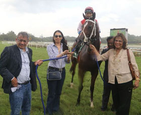 Vivek Jain and Mrs Saldanha leading in Rosabelle (Yash Narredu up), winner of Prudential Champ Trophy at Pune on Sunday. Photo credit Amit Gupta